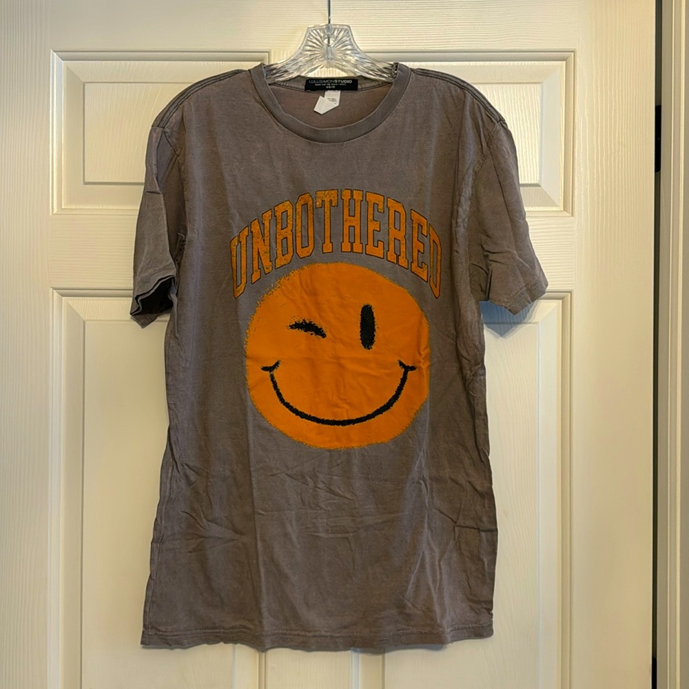 Lulusimon Studio Unbothered Tee Sz XS/S